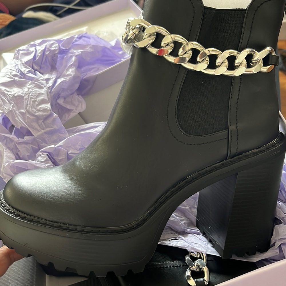 Madden Girl black boot